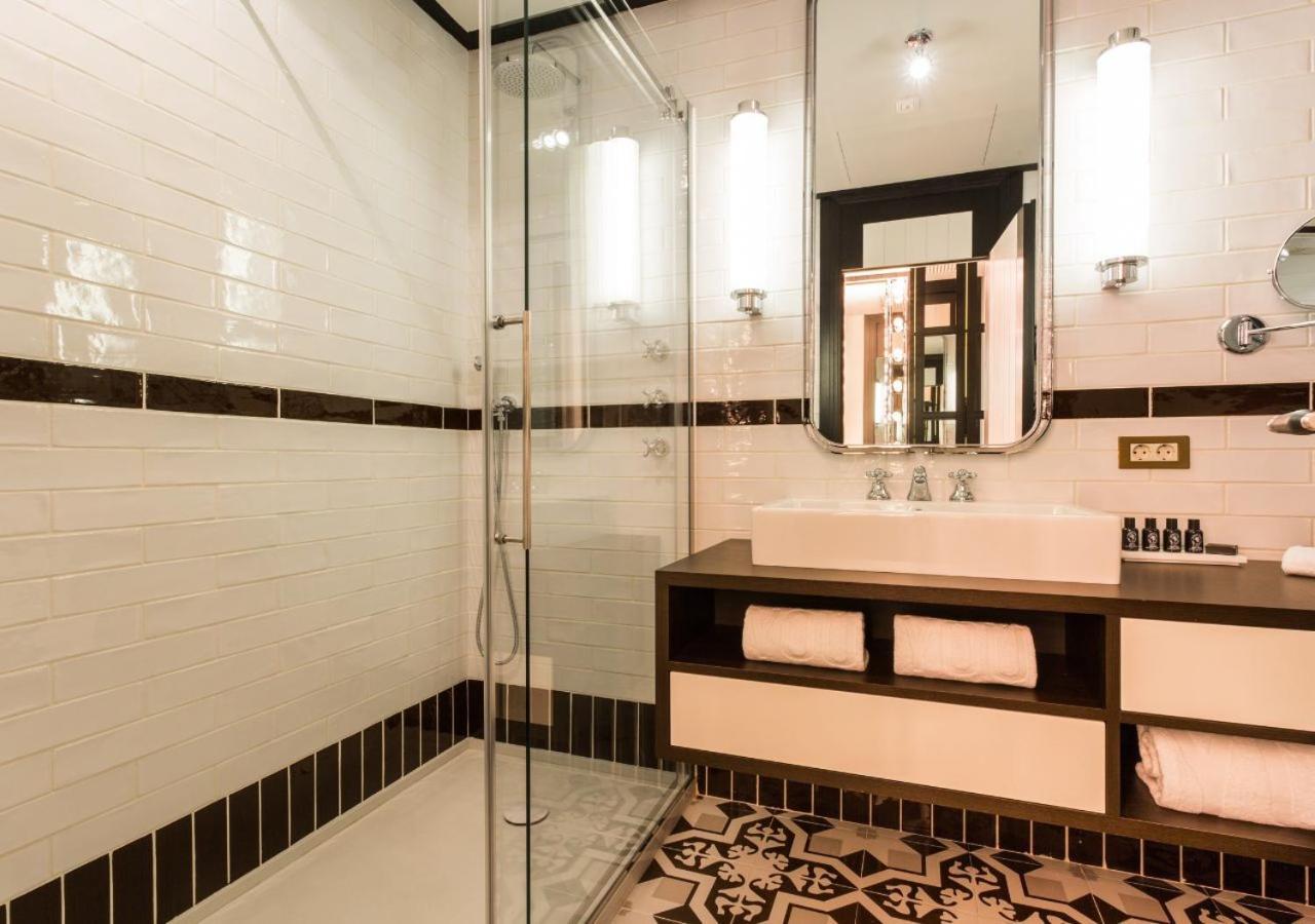 Deluxe Double Room with Balcony,1345412045:JPEG